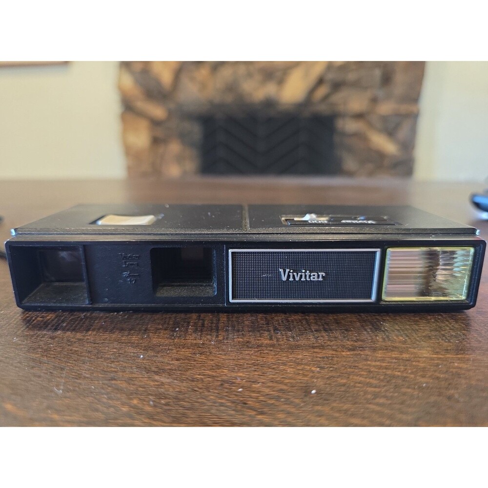 Vintage Vivitar 600 Point'N Shoot Pocket Camera With Case